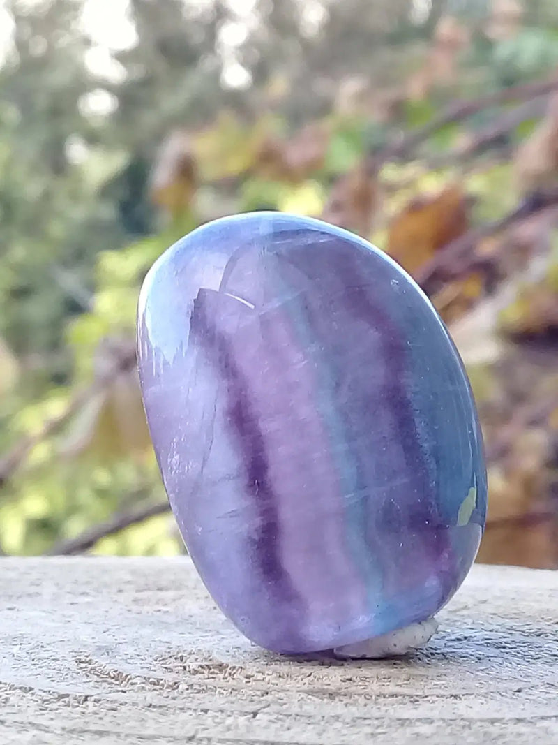Chargez l'image dans la visionneuse de la galerie, Fluorite violette et verte de France pierre roulée Grade A++++ Fluorite de France pierre roulée

