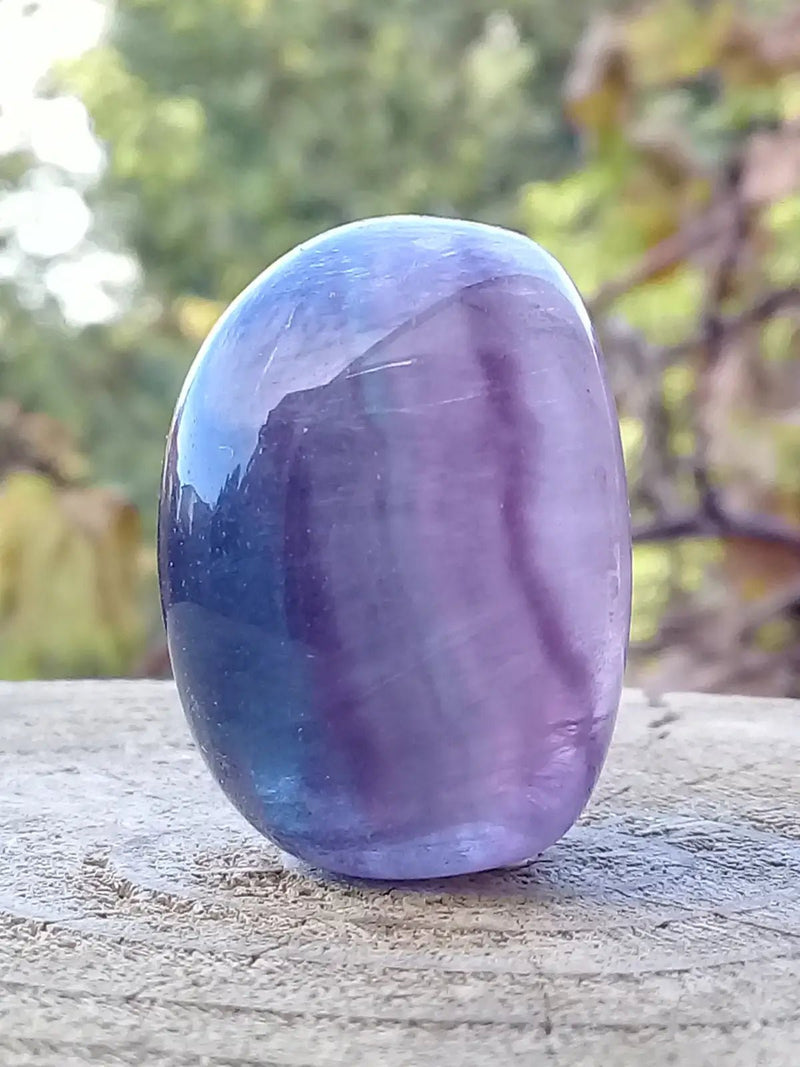 Chargez l'image dans la visionneuse de la galerie, Fluorite violette et verte de France pierre roulée Grade A++++ Fluorite de France pierre roulée
