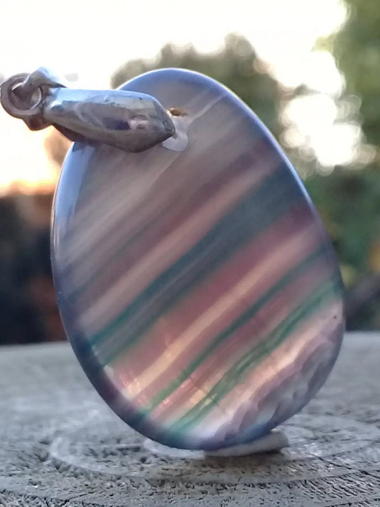 Fluorite violette verte et claire de France pendentif Grade A++++ Fourni avec cordon Fluorite violette verte et claire de France pendentif