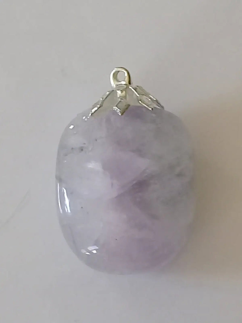Load image into Gallery viewer, Fluorite violette verte et claire de France pendentif Grade A++++ Fourni avec cordon Fluorite violette verte et claire de France pendentif
