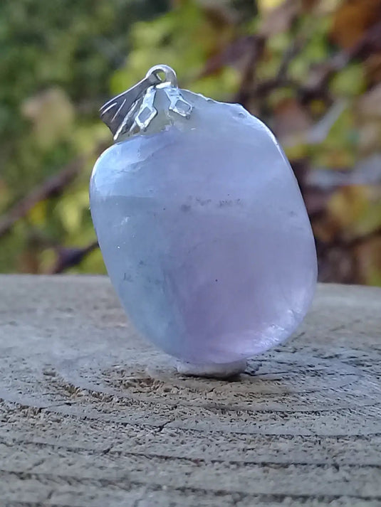 Fluorite violette verte et claire de France pendentif Grade A++++ Fourni avec cordon Fluorite violette verte et claire de France pendentif