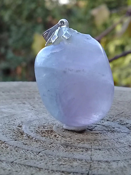 Fluorite violette verte et claire de France pendentif Grade A++++ Fourni avec cordon Fluorite violette verte et claire de France pendentif