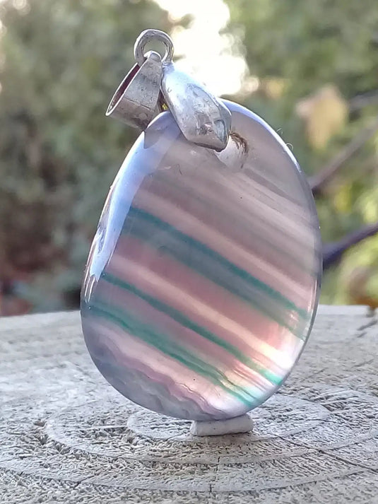 Fluorite violette verte et claire de France pendentif Grade A++++ Fourni avec cordon Fluorite violette verte et claire de France pendentif