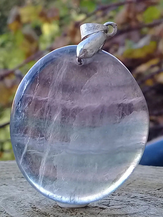 Fluorite violette verte et claire de France pendentif Grade A++++ Fourni avec cordon Fluorite violette verte et claire de France pendentif