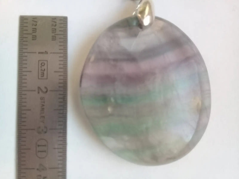 Load image into Gallery viewer, Fluorite violette verte et claire de France pendentif Grade A++++ Fourni avec cordon Fluorite violette verte et claire de France pendentif
