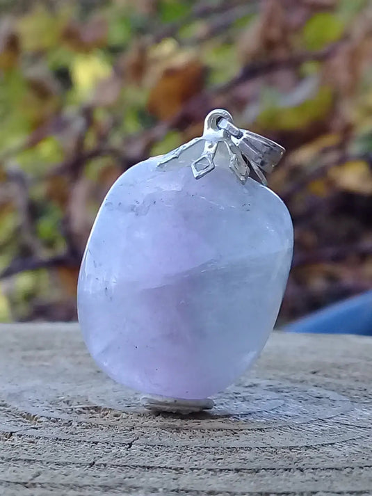 Fluorite violette verte et claire de France pendentif Grade A++++ Fourni avec cordon Fluorite violette verte et claire de France pendentif