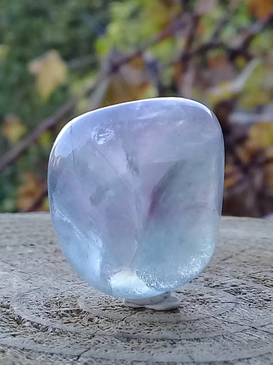 Fluorite violette verte et claire de France pierre roulée Grade A++++ Fluorite violette verte et claire de France pierre roulée