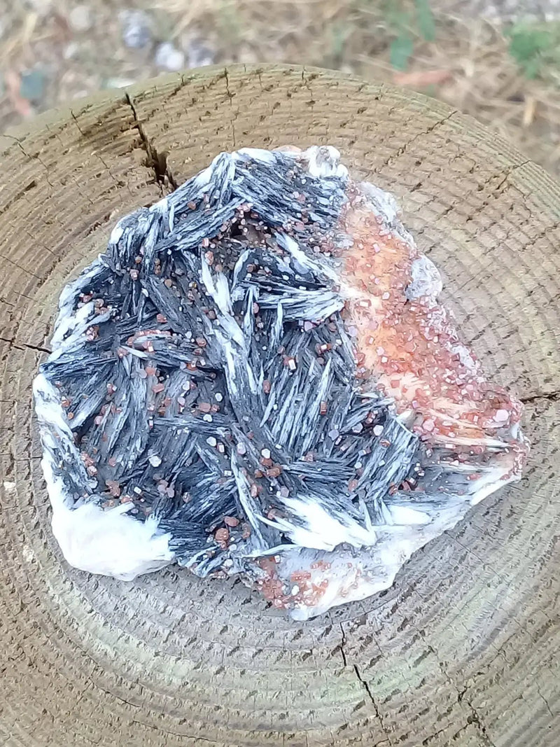 Load image into Gallery viewer, Galène et Vanadinite sur Baryte Grade A ++++ Galène et Vanadinite sur Baryte
