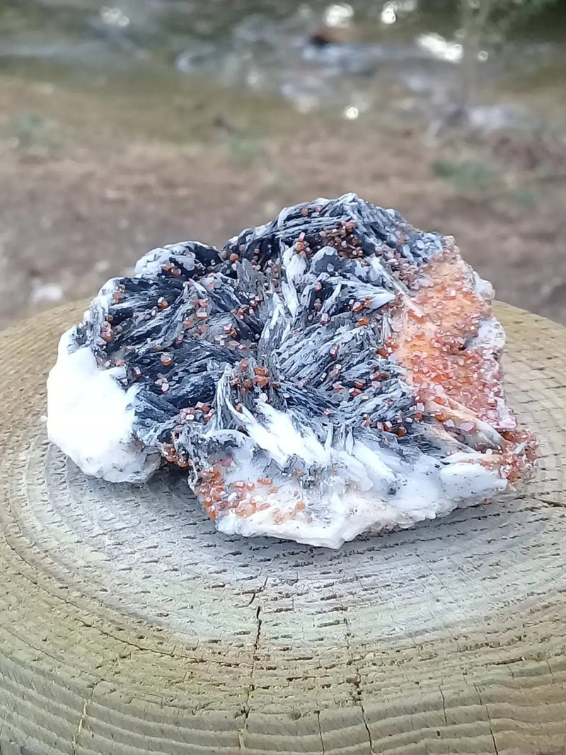 Load image into Gallery viewer, Galène et Vanadinite sur Baryte Grade A ++++ Galène et Vanadinite sur Baryte
