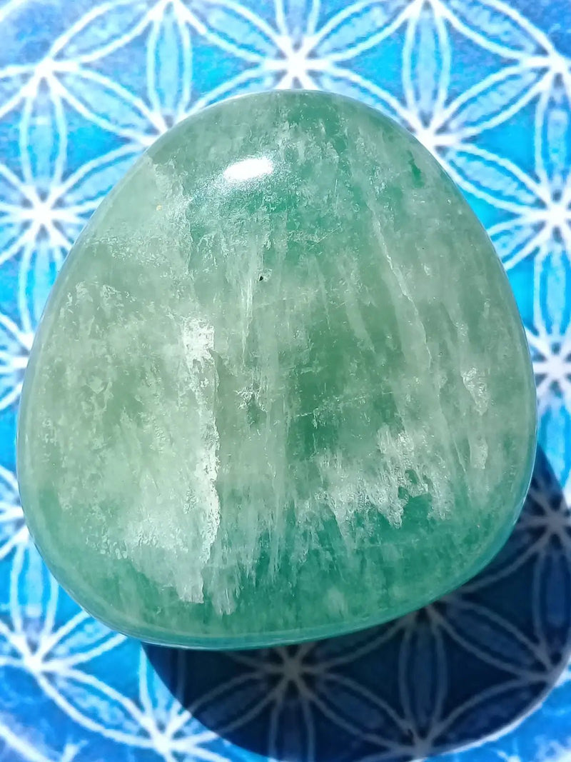 Load image into Gallery viewer, Galet Fluorite verte Grade A ++++ Galet Fluorite verte
