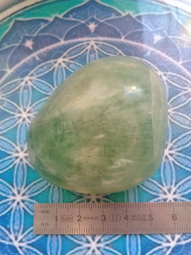 Load image into Gallery viewer, Galet Fluorite verte Grade A ++++ Galet Fluorite verte
