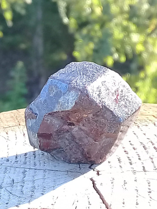 Grenat Almandin d’Autriche pierre brute Grade A++++ Grenat Almandin d'Autriche pierre brute Dans la besace du p'tit Poucet   