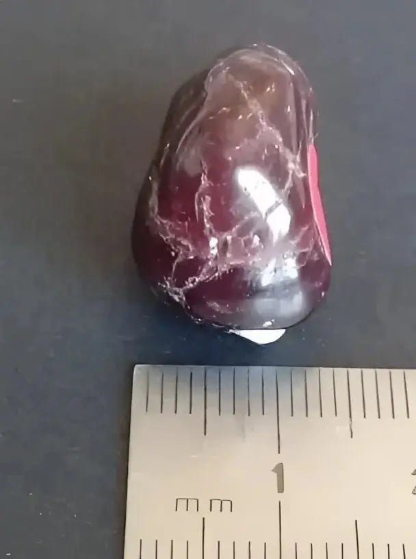 Chargez l&#39;image dans la visionneuse de la galerie, Grenat Pyrope Almandin du Brésil pierre roulée Grade A++++ Grenat Pyrope Almandin du Brésil pierre roulée
