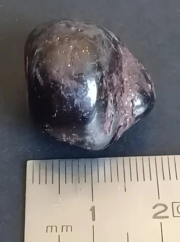 Chargez l&#39;image dans la visionneuse de la galerie, Grenat Pyrope Almandin du Brésil pierre roulée Grade A++++ Grenat Pyrope Almandin du Brésil pierre roulée
