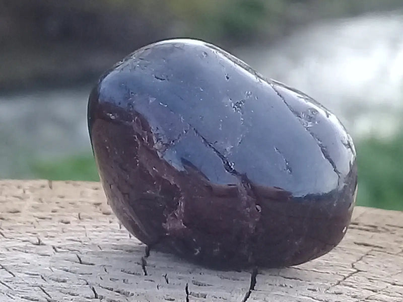 Chargez l&#39;image dans la visionneuse de la galerie, Grenat Pyrope Almandin du Brésil pierre roulée Grade A++++ Grenat Pyrope-Almandin du Brésil pierre roulée
