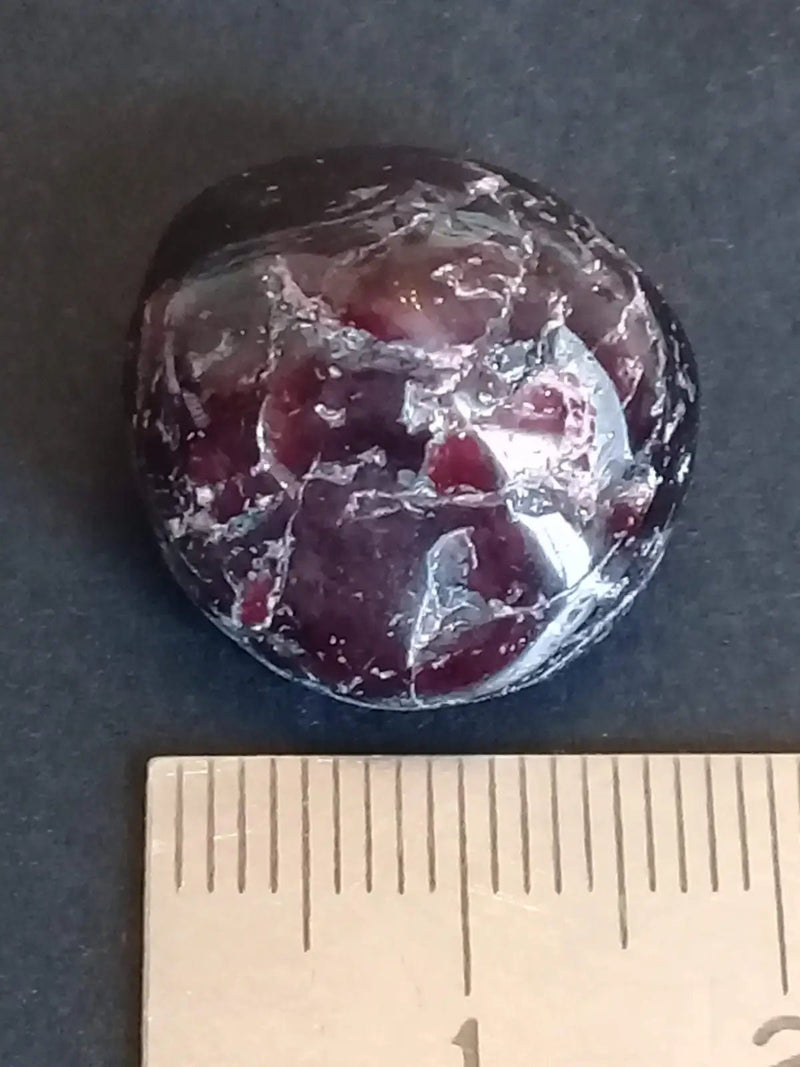 Chargez l&#39;image dans la visionneuse de la galerie, Grenat Pyrope Almandin du Brésil pierre roulée Grade A++++ Grenat Pyrope-Almandin du Brésil pierre roulée
