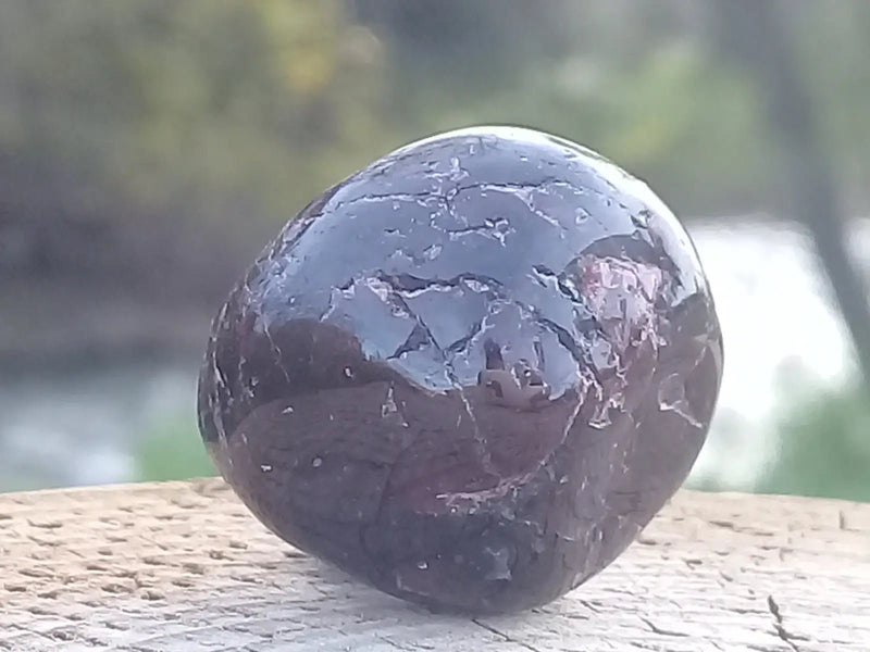 Chargez l&#39;image dans la visionneuse de la galerie, Grenat Pyrope Almandin du Brésil pierre roulée Grade A++++ Grenat Pyrope-Almandin du Brésil pierre roulée
