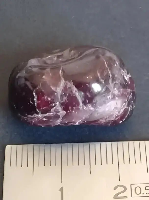 Chargez l&#39;image dans la visionneuse de la galerie, Grenat Pyrope Almandin du Brésil pierre roulée Grade A++++ Grenat Pyrope Almandin du Brésil pierre roulée
