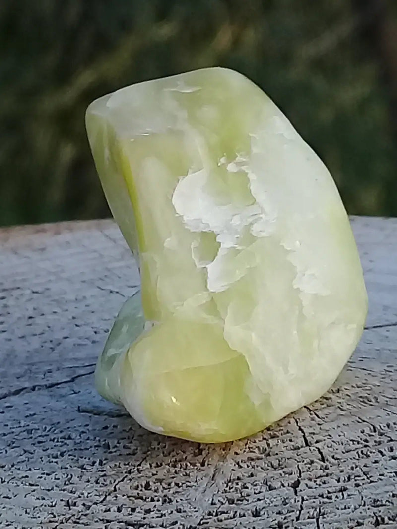 Load image into Gallery viewer, Healaerite Serpentine pierre roulée Grade A++++ Healerite Serpentine pierre roulée
