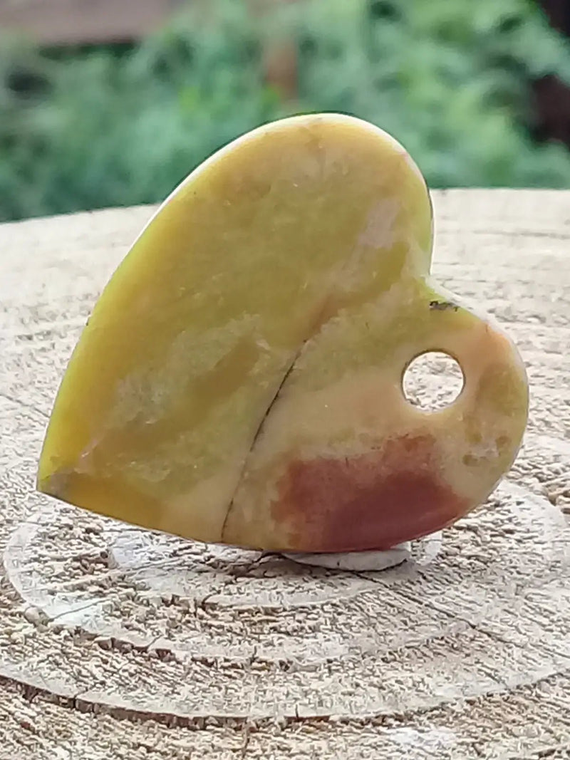 Chargez l&#39;image dans la visionneuse de la galerie, Healerite Serpentine Médiator guitare / Pendentif Grade A++++ Médiator guitare / Pendentif Serpentine
