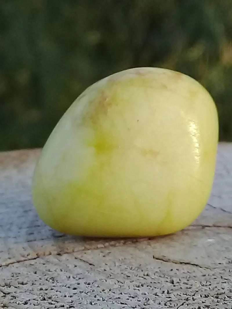 Load image into Gallery viewer, Healerite Serpentine pierre roulée Grade A+++ Healerite Serpentine pierre roulée
