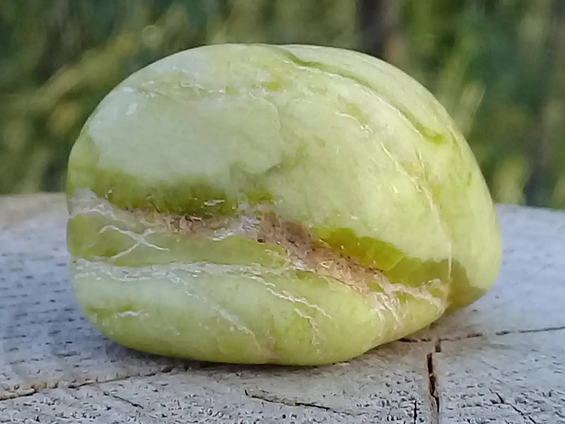 Load image into Gallery viewer, Healerite Serpentine pierre roulée Grade A+++ (Très rare) Healerite Serpentine pierre roulée
