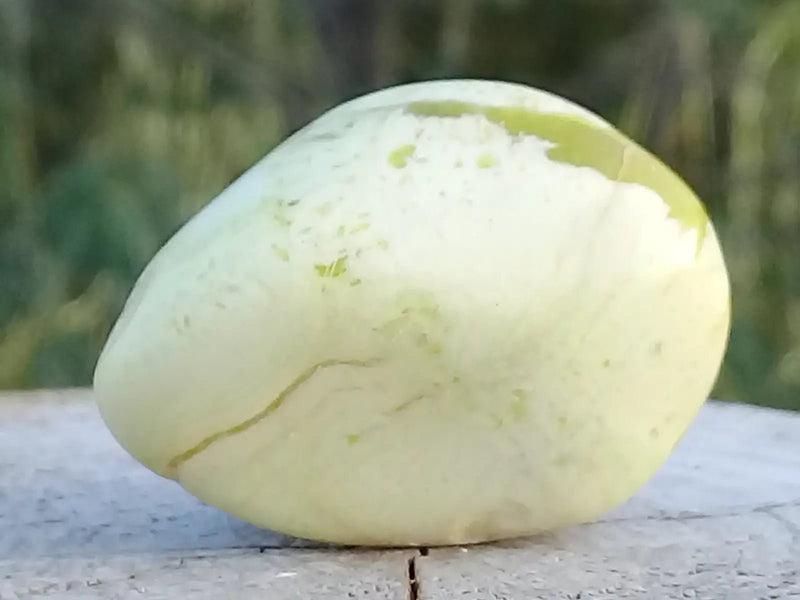 Load image into Gallery viewer, Healerite Serpentine pierre roulée Grade A++++ (Très rare) Healerite Serpentine pierre roulée
