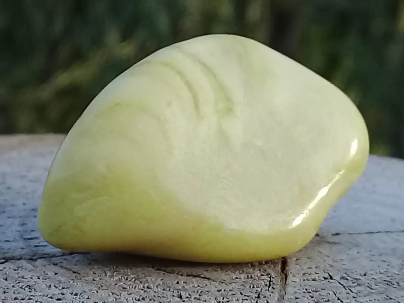 Load image into Gallery viewer, Healerite Serpentine pierre roulée Grade A+++ (Très rare) Healerite Serpentine pierre roulée
