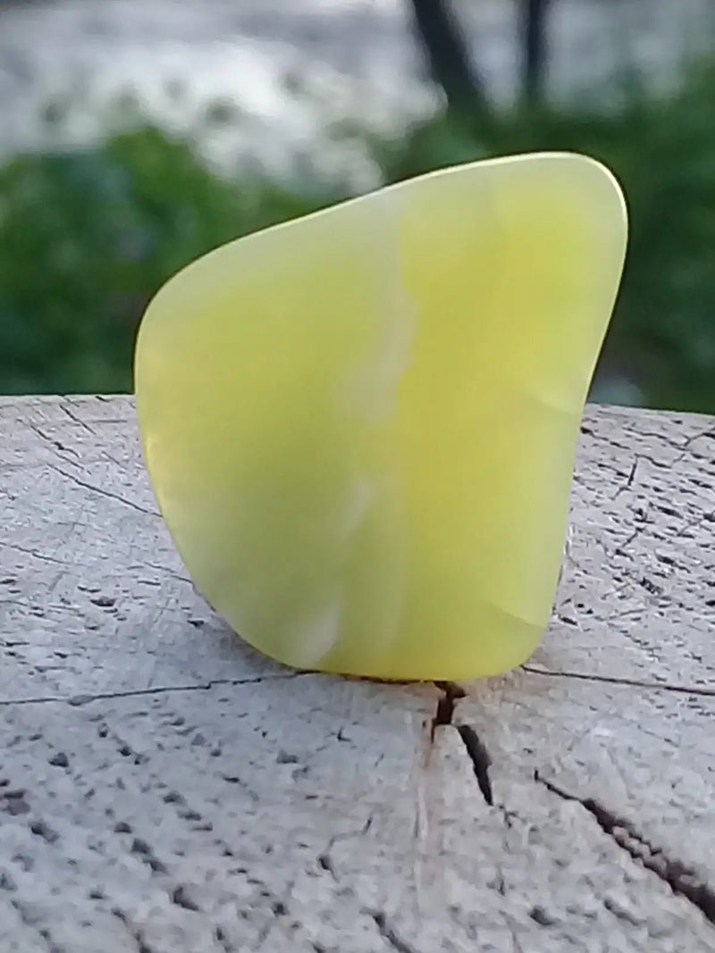 Load image into Gallery viewer, Healerite Serpentine pierre roulée Grade A ++++ (Très rare) Healerite Serpentine pierre roulée
