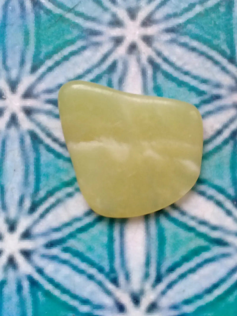 Load image into Gallery viewer, Healerite Serpentine pierre roulée Grade A ++++ (Très rare) Healerite Serpentine pierre roulée
