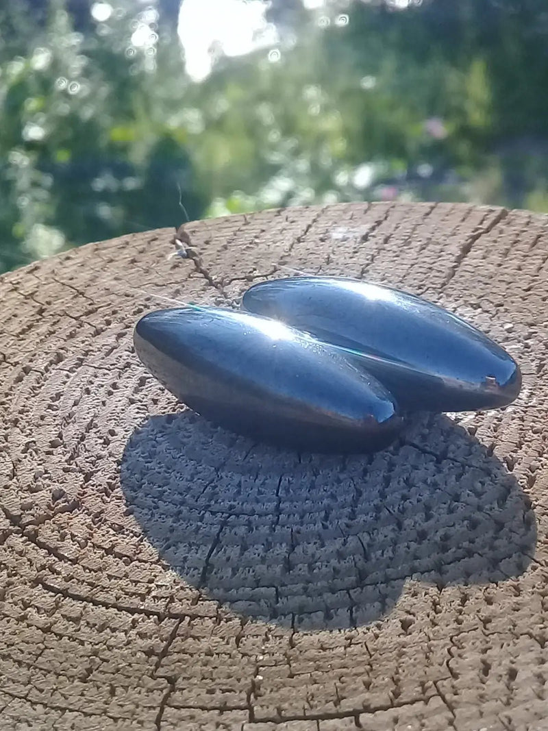 Load image into Gallery viewer, Hématites aimantées petit format 3,7cm x 1,3cm (la paire) Grade A ++++ Hématites aimantées (paire)
