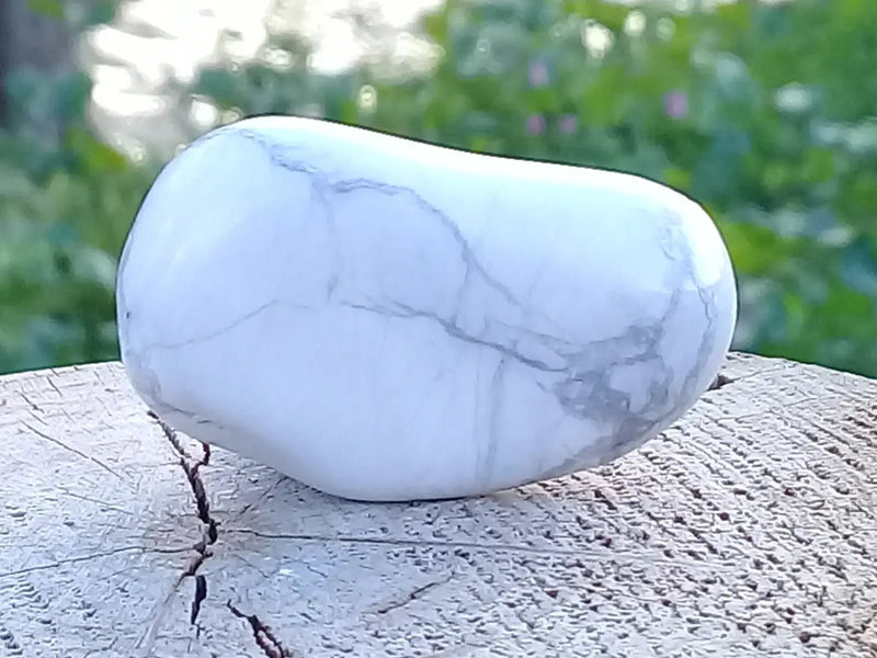 Load image into Gallery viewer, Howlite pierre roulée Grade A ++++ Howlite pierre roulée
