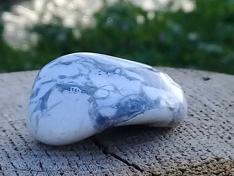 Load image into Gallery viewer, Howlite pierre roulée Grade A ++++
