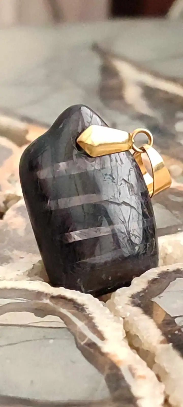 Load image into Gallery viewer, Hyperstène du Brésil pendentif Grade A++++ Hypersthène pendentif
