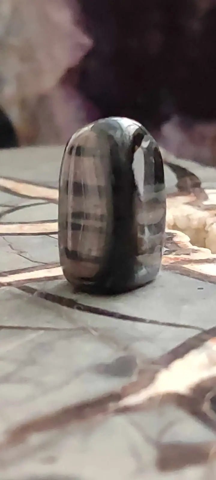 Chargez l&#39;image dans la visionneuse de la galerie, Hypersthène du Brésil pierre roulée Grade A++++ Hypersthène pierre roulée
