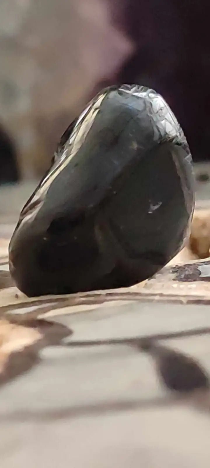 Chargez l&#39;image dans la visionneuse de la galerie, Hypersthène du Brésil pierre roulée Grade A++++ Hypersthène pierre roulée
