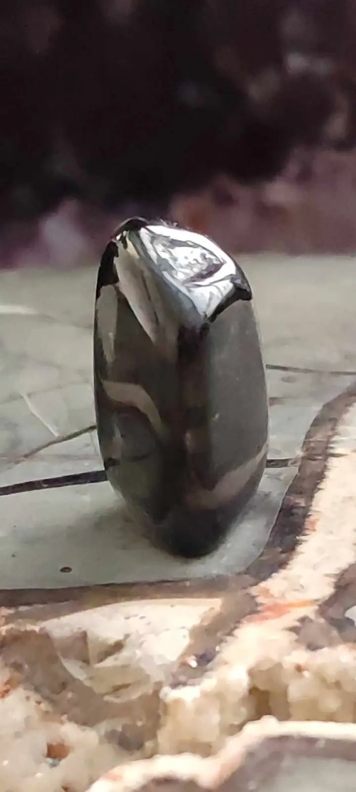 Chargez l&#39;image dans la visionneuse de la galerie, Hypersthène du Brésil pierre roulée Grade A++++ Hypersthène pierre roulée
