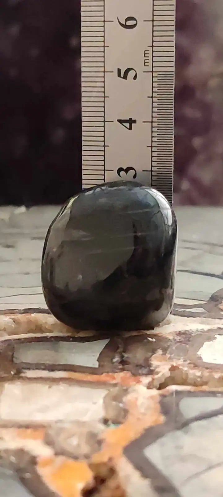 Chargez l&#39;image dans la visionneuse de la galerie, Hypersthène du Brésil pierre roulée Grade A++++ Hypersthène pierre roulée
