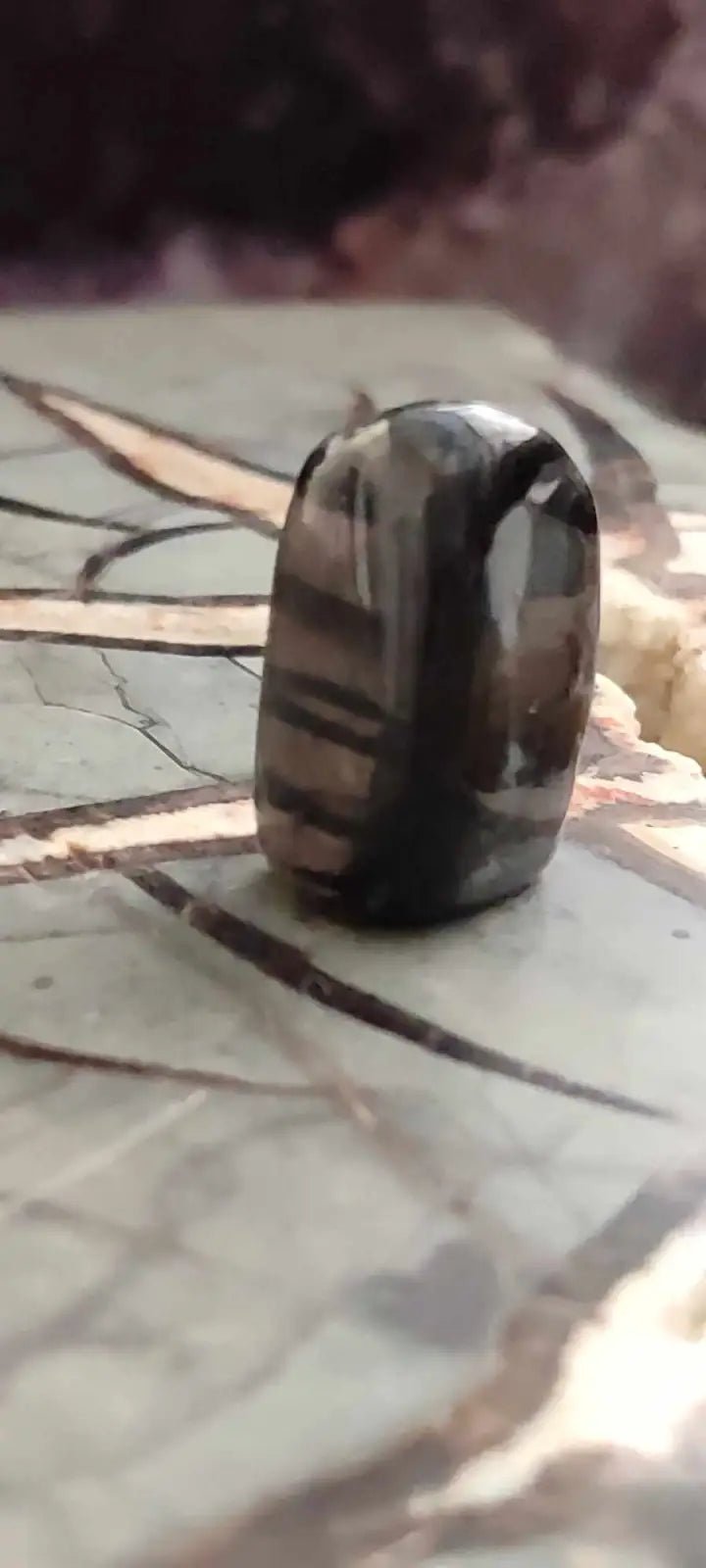 Chargez l&#39;image dans la visionneuse de la galerie, Hypersthène du Brésil pierre roulée Grade A++++ Hypersthène pierre roulée
