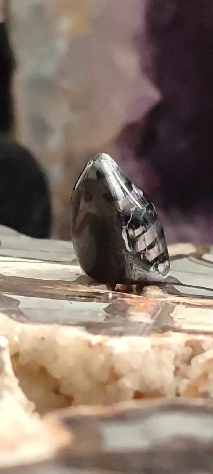 Chargez l&#39;image dans la visionneuse de la galerie, Hypersthène du Brésil pierre roulée Grade A++++ Hypersthène pierre roulée
