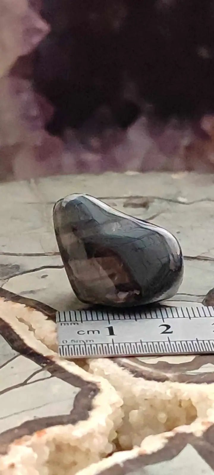 Chargez l&#39;image dans la visionneuse de la galerie, Hypersthène du Brésil pierre roulée Grade A++++ Hypersthène pierre roulée
