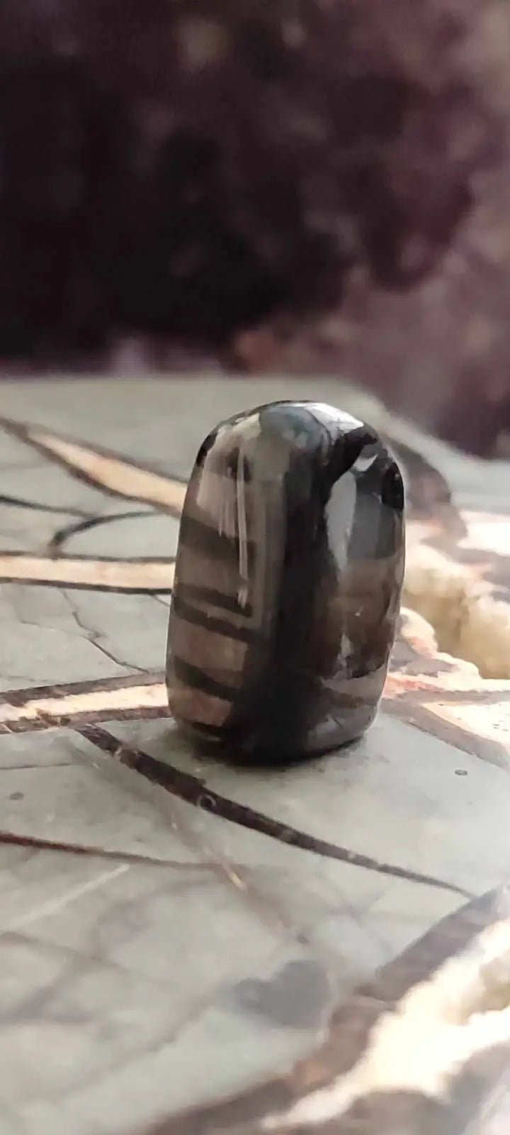 Chargez l&#39;image dans la visionneuse de la galerie, Hypersthène du Brésil pierre roulée Grade A++++ Hypersthène pierre roulée
