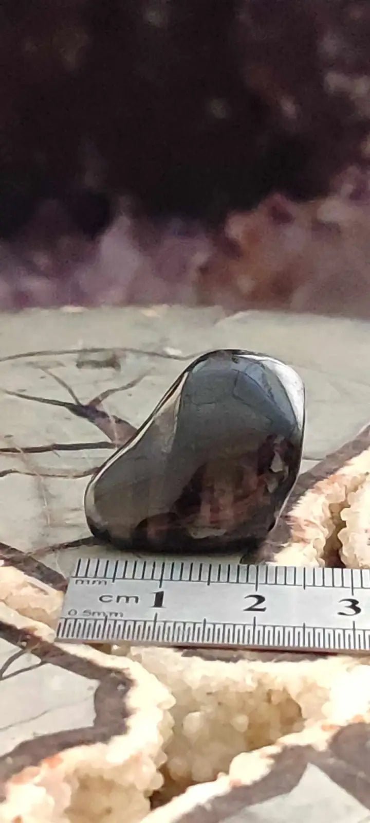 Chargez l&#39;image dans la visionneuse de la galerie, Hypersthène du Brésil pierre roulée Grade A++++ Hypersthène pierre roulée
