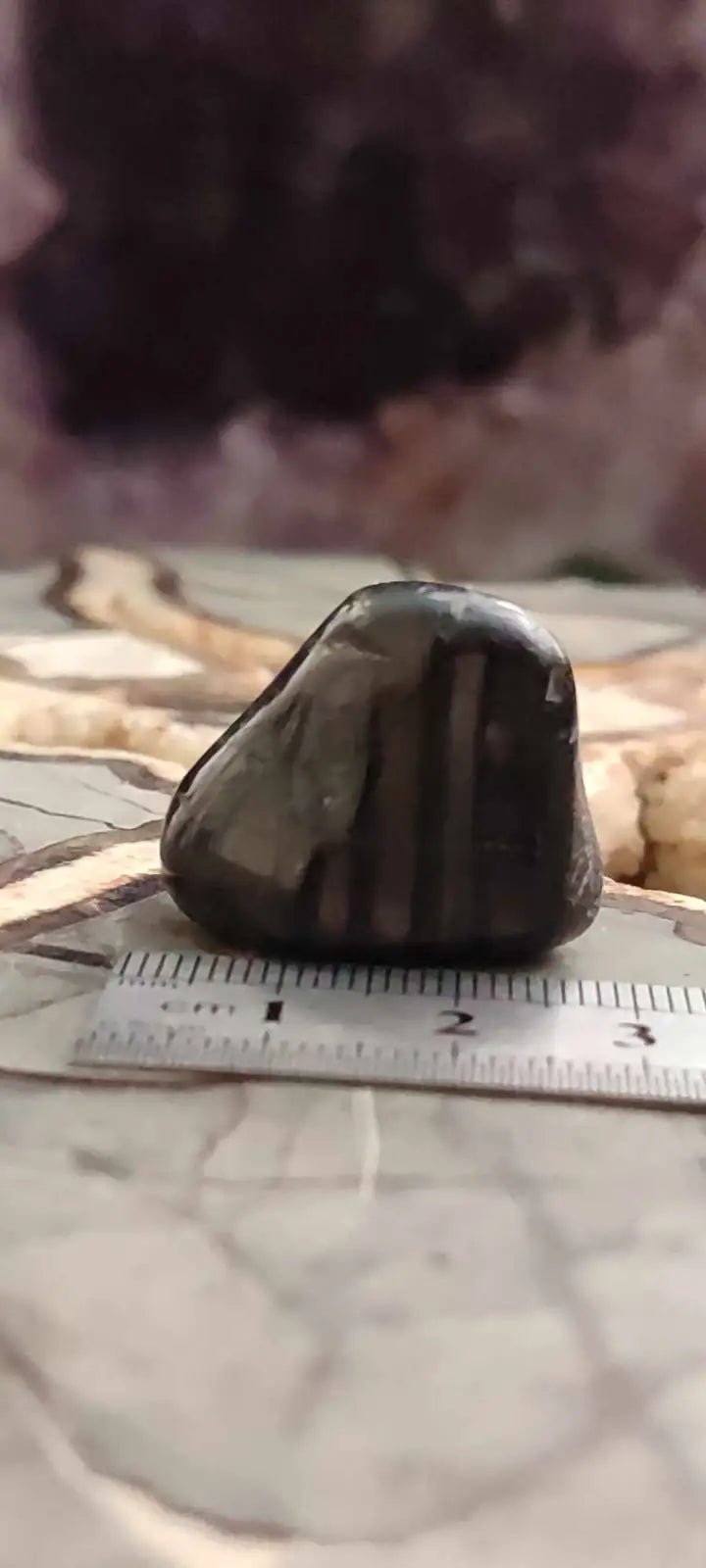 Chargez l&#39;image dans la visionneuse de la galerie, Hypersthène du Brésil pierre roulée Grade A++++ Hypersthène pierre roulée
