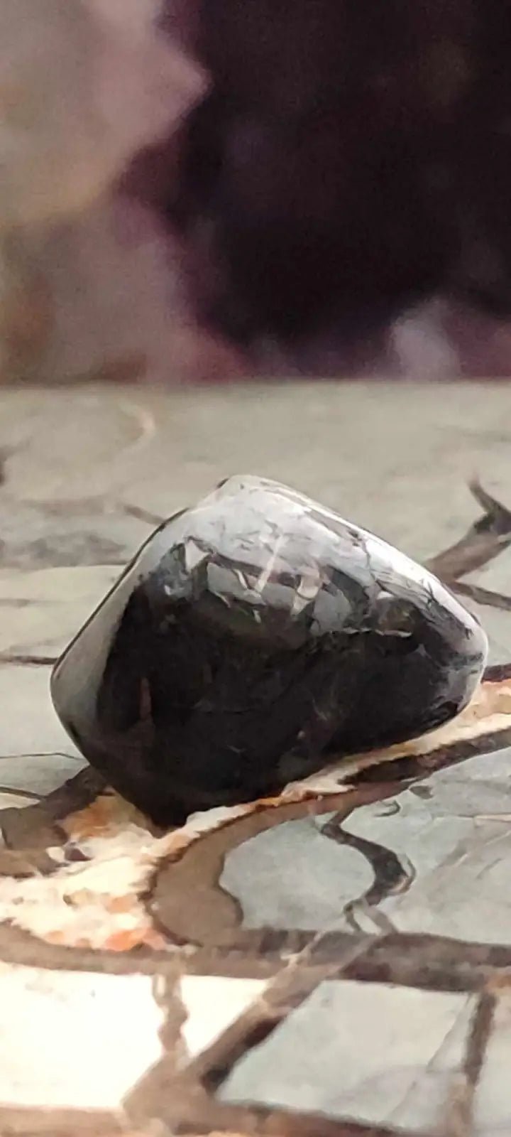 Chargez l&#39;image dans la visionneuse de la galerie, Hypersthène du Brésil pierre roulée Grade A++++ Hypersthène pierre roulée
