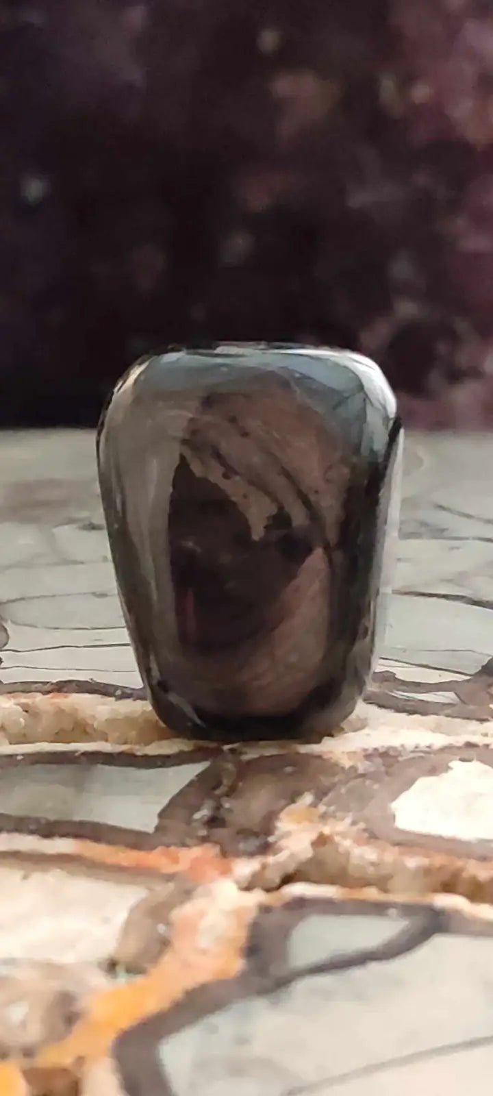 Chargez l&#39;image dans la visionneuse de la galerie, Hypersthène du Brésil pierre roulée Grade A++++ Hypersthène pierre roulée
