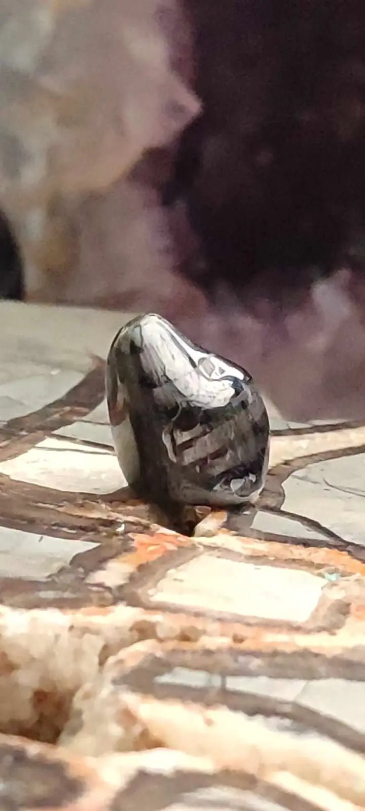 Chargez l&#39;image dans la visionneuse de la galerie, Hypersthène du Brésil pierre roulée Grade A++++ Hypersthène pierre roulée
