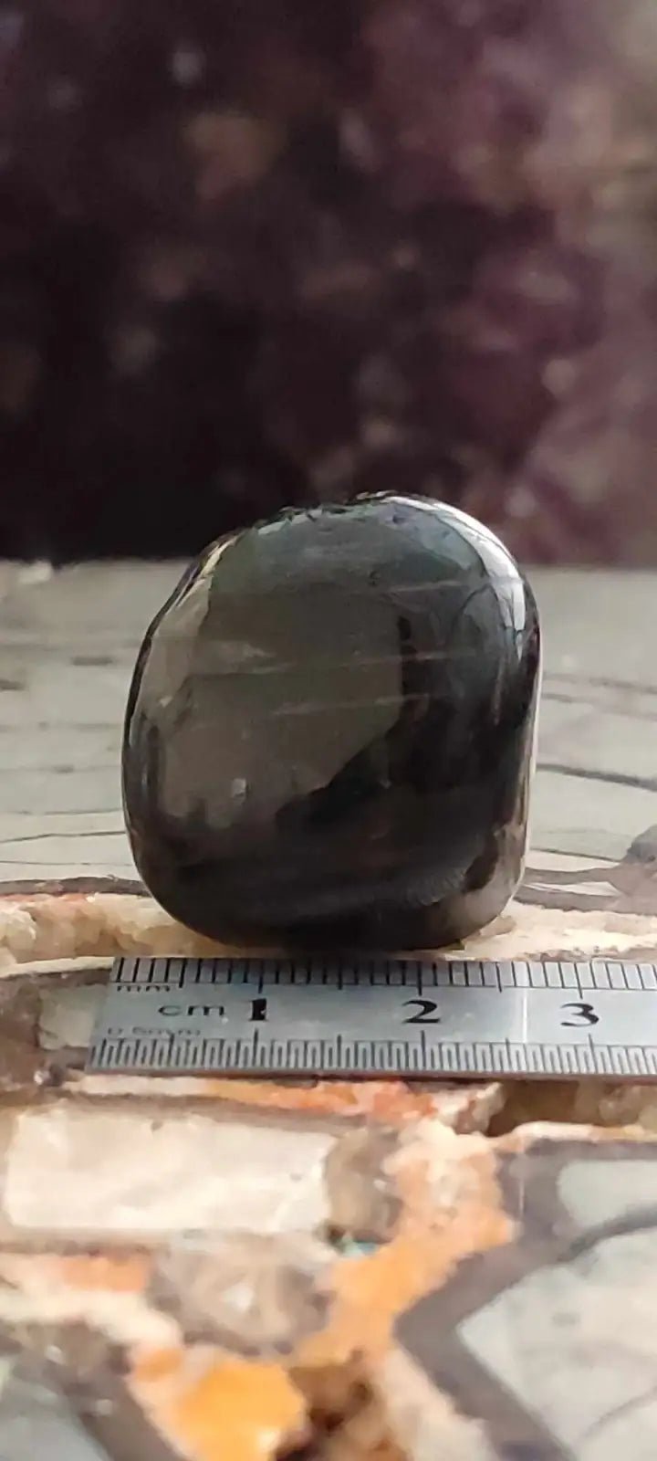 Chargez l&#39;image dans la visionneuse de la galerie, Hypersthène du Brésil pierre roulée Grade A++++ Hypersthène pierre roulée
