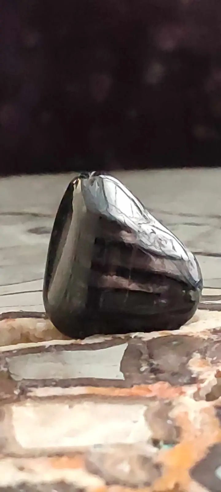 Chargez l&#39;image dans la visionneuse de la galerie, Hypersthène du Brésil pierre roulée Grade A++++ Hypersthène pierre roulée
