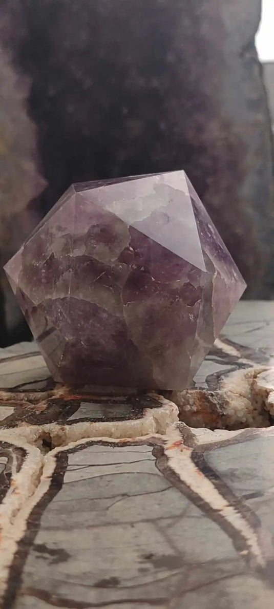 Icosaèdre d’améthyste du Brésil Grade A++++ Icosaèdre d’améthyste